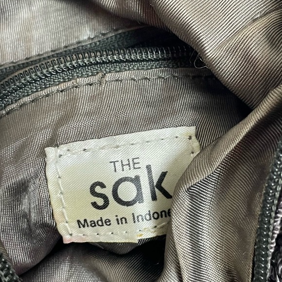 The Sak Crochet Pewter Gray Small Crossbody Zipper Flap Purse - Picture 4 of 7